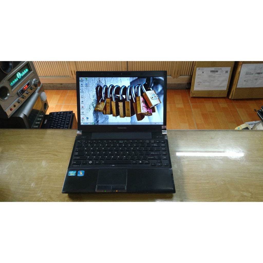 Laptop Toshiba R835 của Nhật vỏ hợp Kim magiê siêu nhẹ chip i5 2410 ram 4GB ổ 500