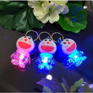 Móc khóa hình Doraemon IMPORT có đèn LED - Pin dễ lắp đặt