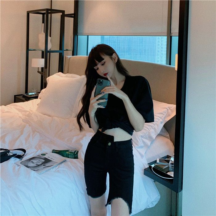 Quần Short Denim Màu Đen Lưng Cao Dáng Ôm Rách Cá Tính Cho Nữ