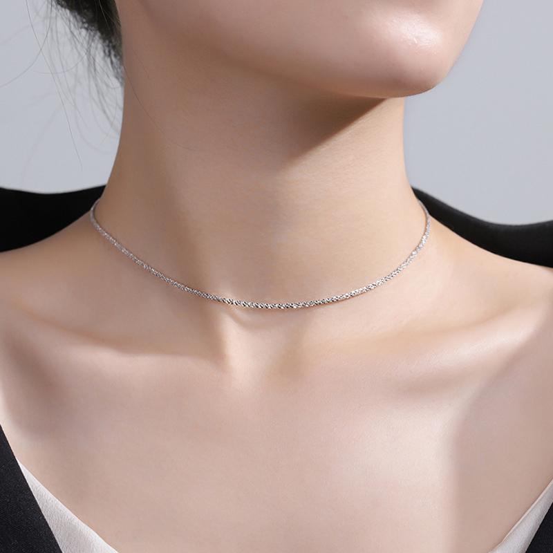 Vòng cổ thiết kế đơn giản tinh tế dành cho nữ