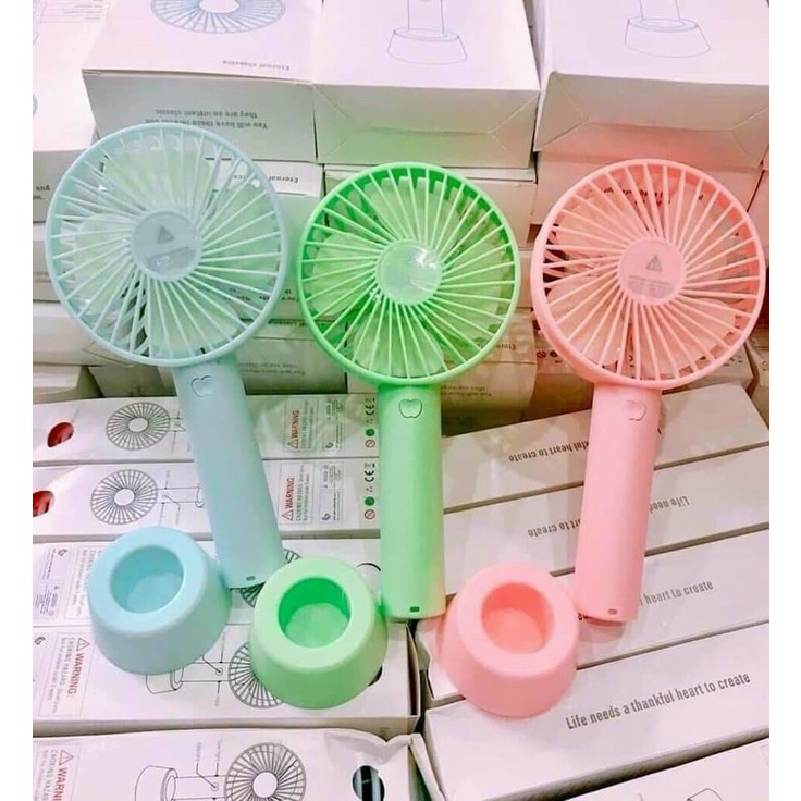 Quạt mini cầm tay tích điện tiện ích.