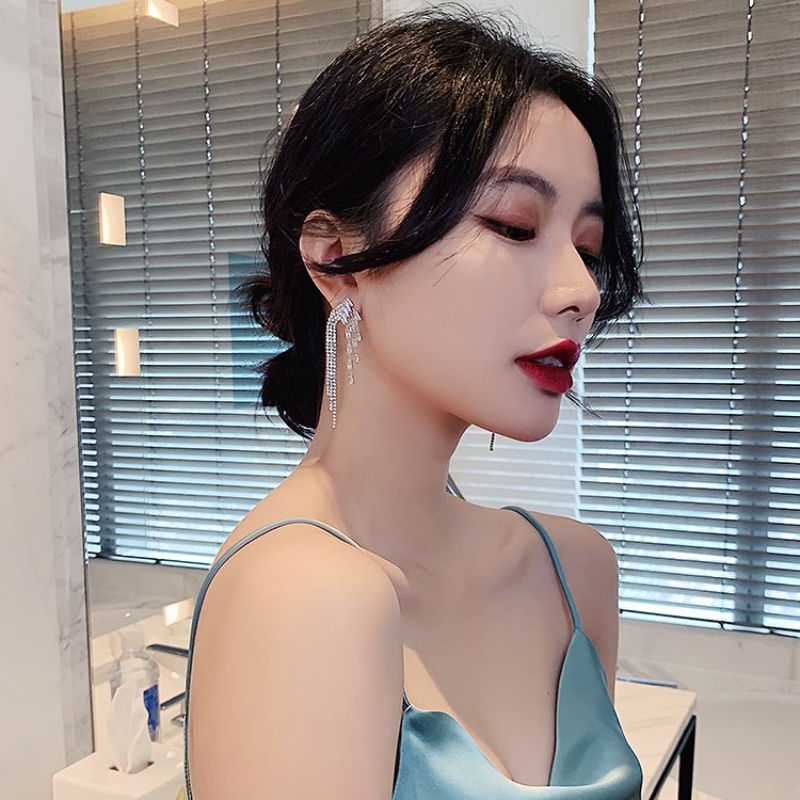 Khuyên Tai Tua Rua Dài Đính Kim Cương Thời Trang Mới