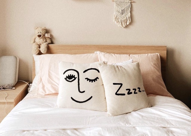 GỐI VUÔNG TRANG TRÍ: LOOKING GOOD & SHUT EYES