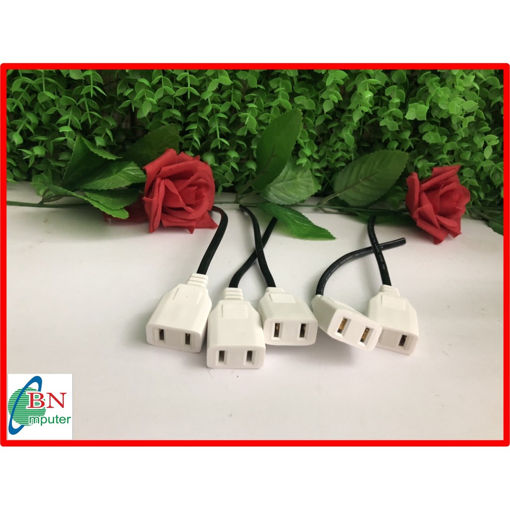 Phích âm đấu dây điện có dây.