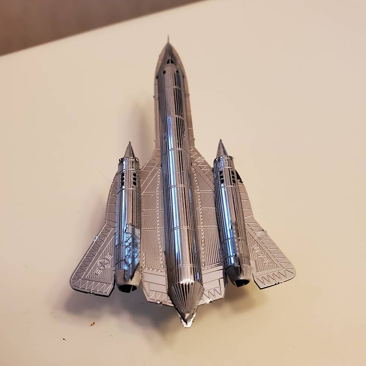 Mô Hình 3D Kim Loại Trinh Sát Chim Đen SR-71 Blackbird (chưa ráp)