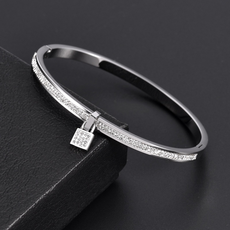 Vòng Tay Thép Titan Mặt Ổ Khóa Đính Đá Thời Trang