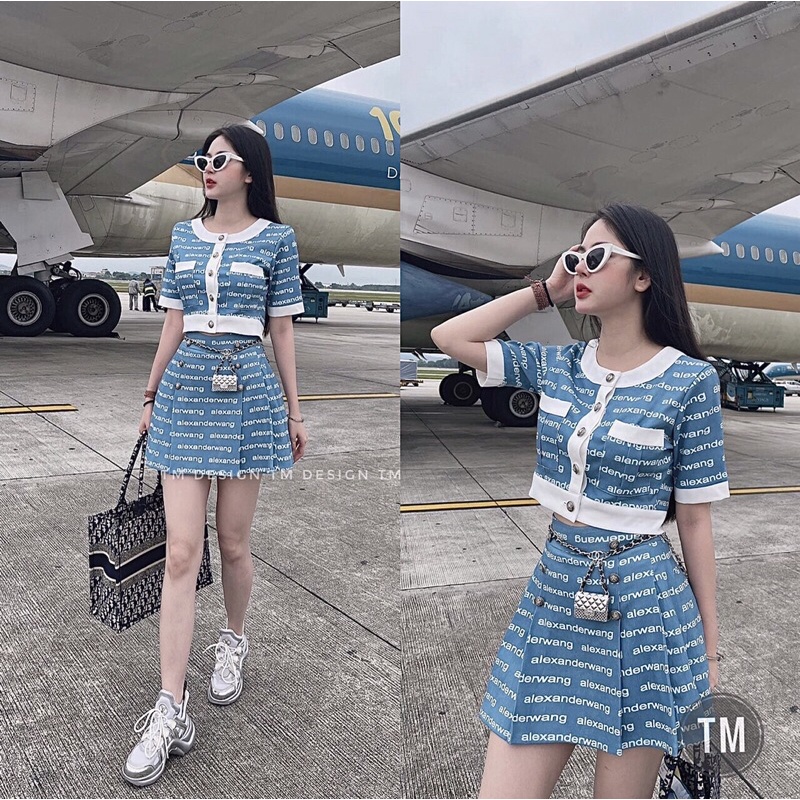 Set áo croptop chân váy xếp ly