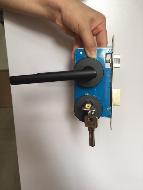 Khoá cửa thông phòng