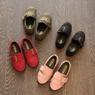 Giày lười tua rua sz 32 màu đen