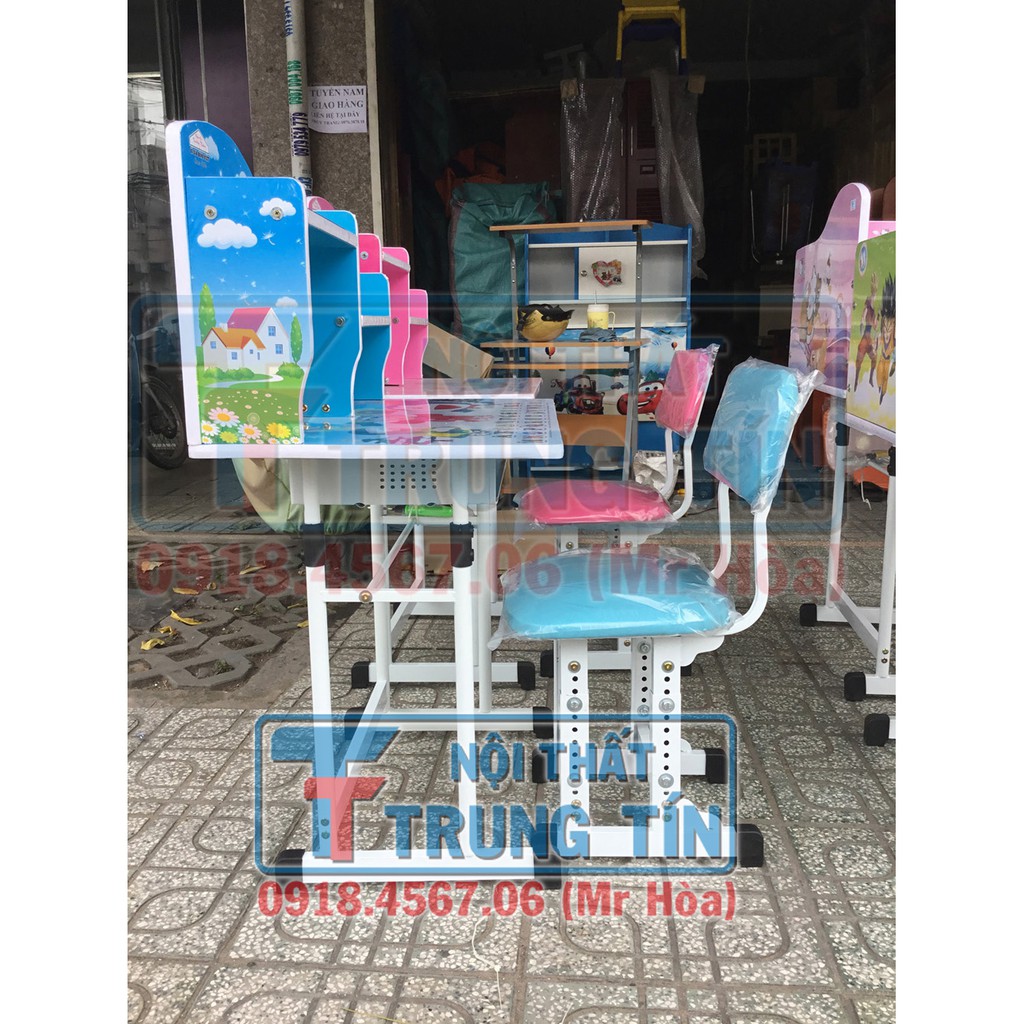 Bàn học cho bé, Hình Deremon | BigBuy360 - bigbuy360.vn