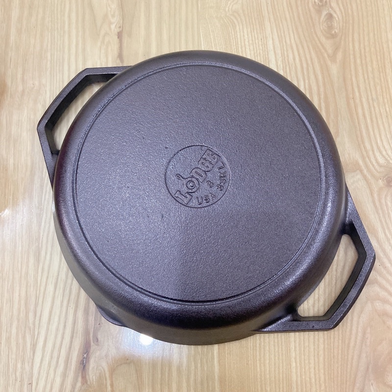 Chảo gang Lodge 26cm 2 quai