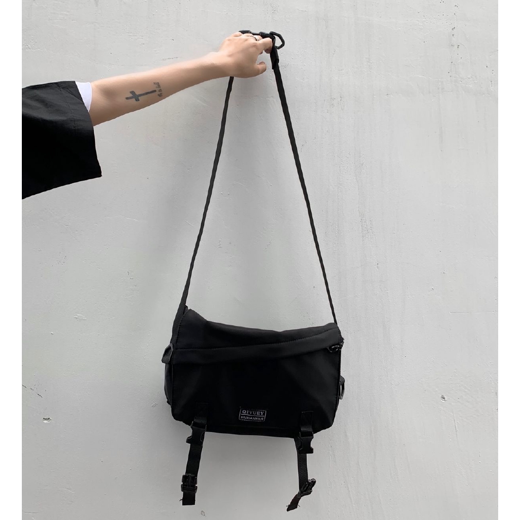 Túi đeo chéo phong cách Harajuku màu tối thời trang đường phố cá tính | BigBuy360 - bigbuy360.vn