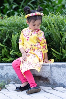 Áo dài truyền thống cho bé