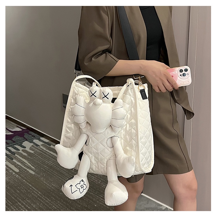 Túi Đeo Chéo Cỡ Lớn Màu Trơn Đính Búp Bê Thời Trang Mùa Thu 2022