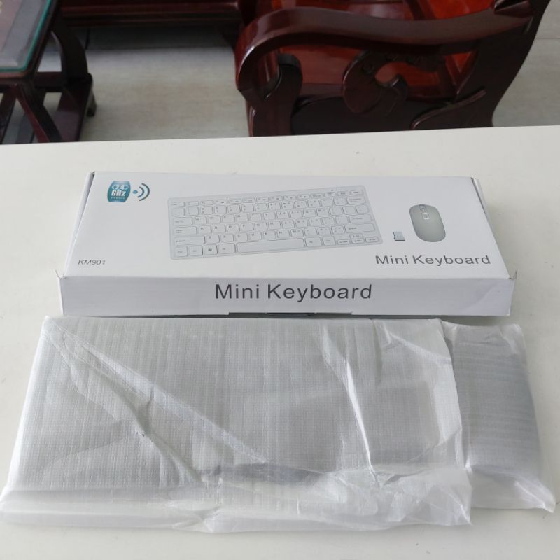 Combo bàn phím và chuột không dây - tặng kèm 4 viên pin