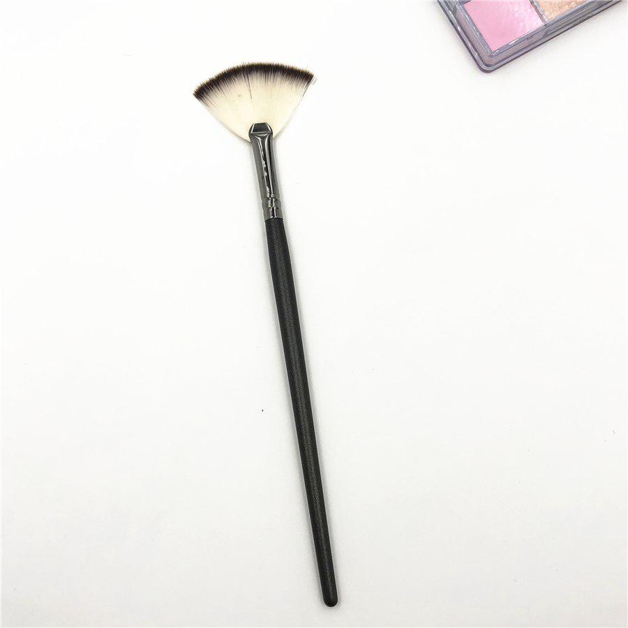 Cọ quạt nhỏ P723 tay cầm dài trang điểm má hồng bột mỏng