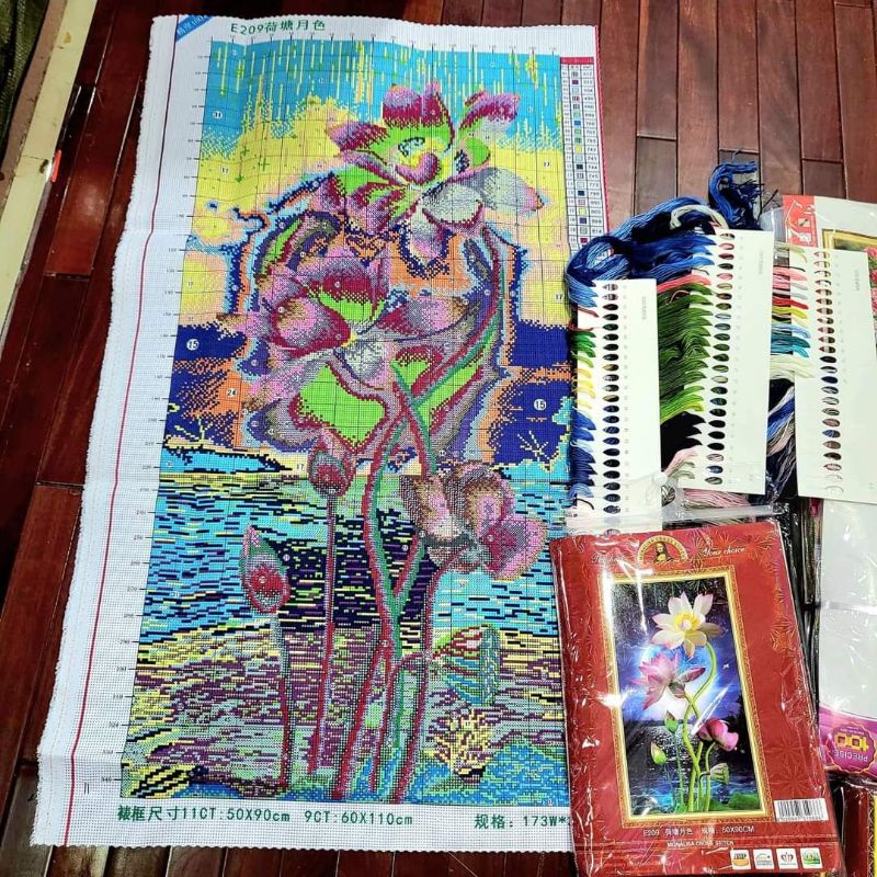 Tranh thêu chữ thập hoa sen. Tranh thêu đầm sen size vừa