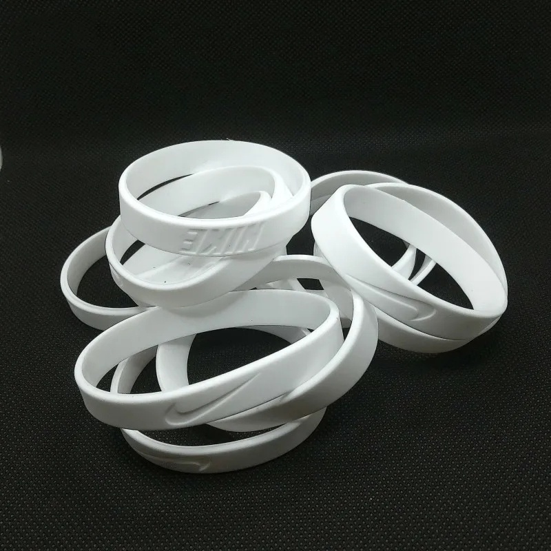 Vòng tay thể thao logo Nike bằng silica gel