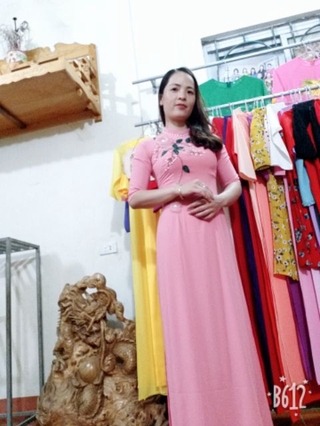 Bộ áo dài kèm quần cùng chất cùng màu lụa