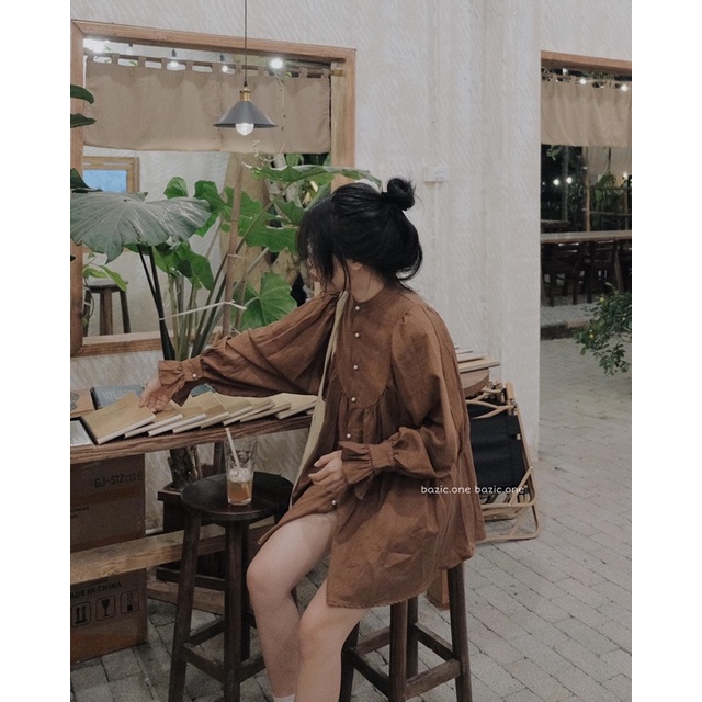Áo babydoll oversize tay bồng cúc ngọc tone nâu be Bazic one | BigBuy360 - bigbuy360.vn