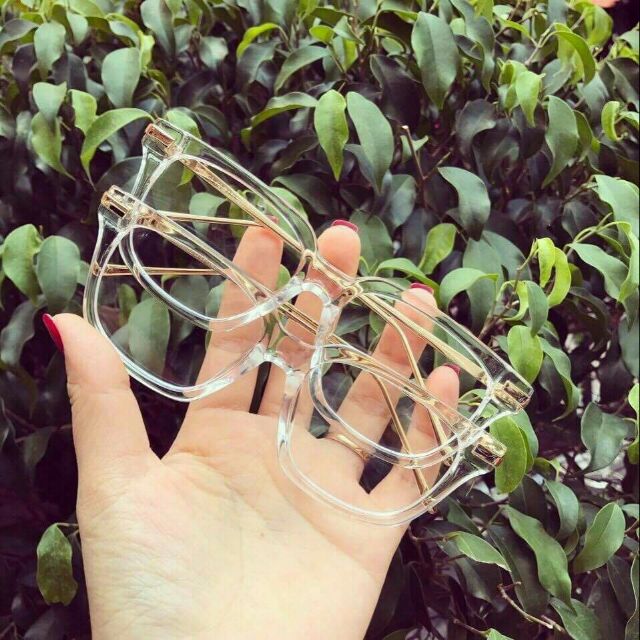 Kính trong gọng sắt