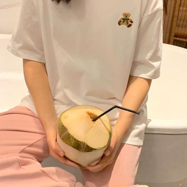 Áo thun tay ngắn cổ tròn in họa tiết chú gấu hoạt hình đáng yêu thời trang