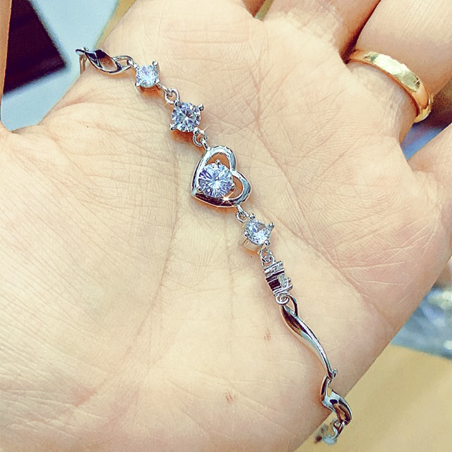 Lắc tay trái tim bạc