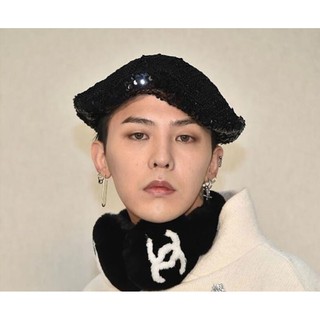 Hoa tai giống G-DRAGON