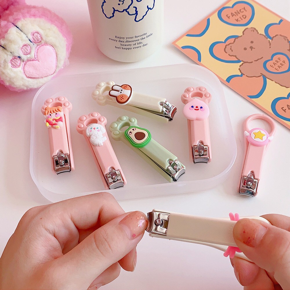 Bấm Móng Tay Gắn Huy Hiệu Hoạt Hình Cute Dụng Cụ Cắt Móng Tay Tiện Lợi Dễ Thương Nhiều Mẫu