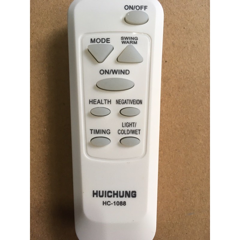 Điều khiển quạt phun sương đa năng HUICHUNG HC-1088 tương thích với gần như tất cả các dòng quạt hiện nay - tặng kèm pin