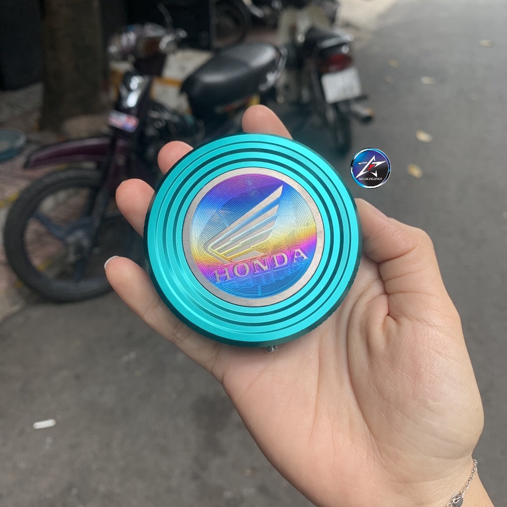 CHỤP NẮP XĂNG NHÔM CNC LOGO TITAN - NẮP BÌNH XĂNG XE MÁY