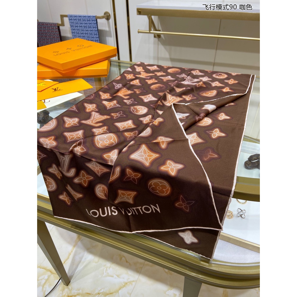 Khăn Quàng Cổ Lụa Hình Vuông In Chữ Thời Trang Cho Nữ