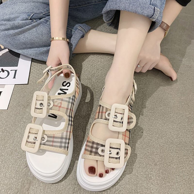 Sandals nữ đi chơi mùa hè bánh bông lan 2021 mới Hàn Quốc hở mũi học sinh tăng giày đế dày lưới màu đỏ La Mã