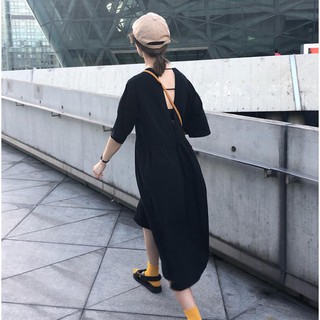 Váy đen hở lưng
