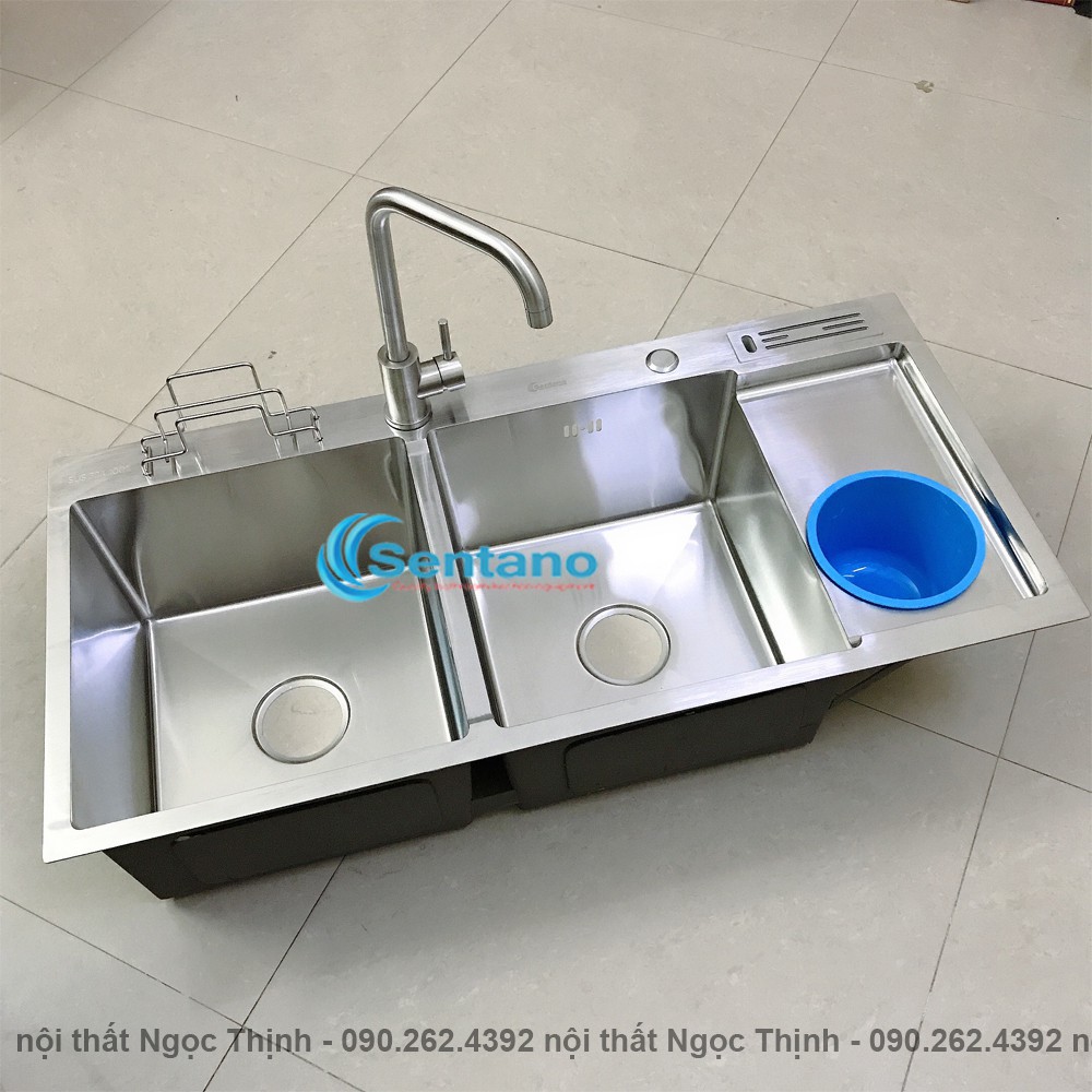 Chậu rửa chén đúc SENTANO kích thước 100x48cm có kệ dao thớt, hộc rác kèm theo vòi rửa chén, bình xà bông cao cấp