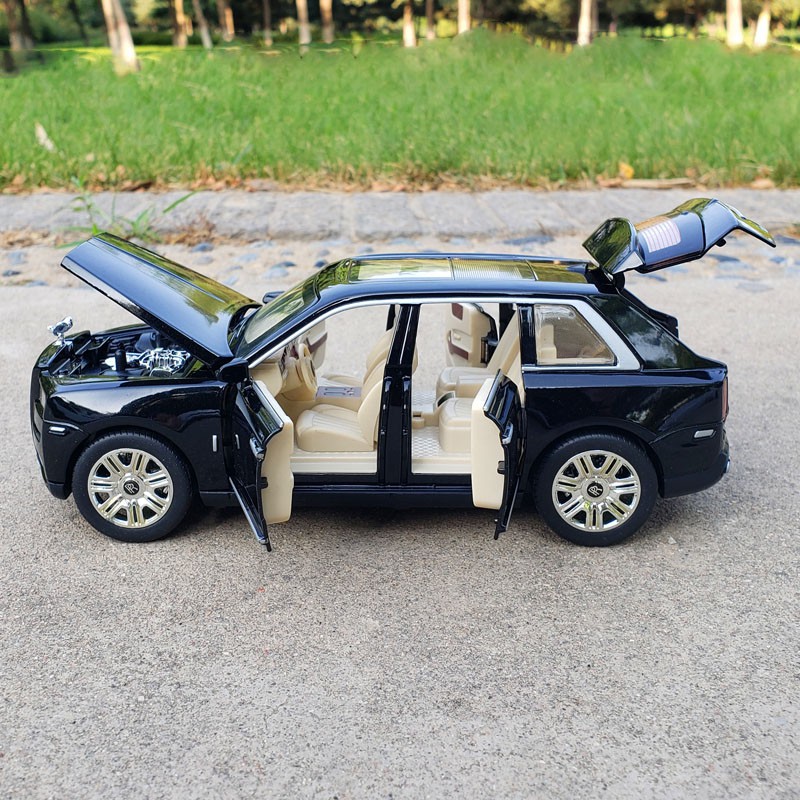 Mô hình xe Rolls Royce Cullinan 1:24 Chezhi