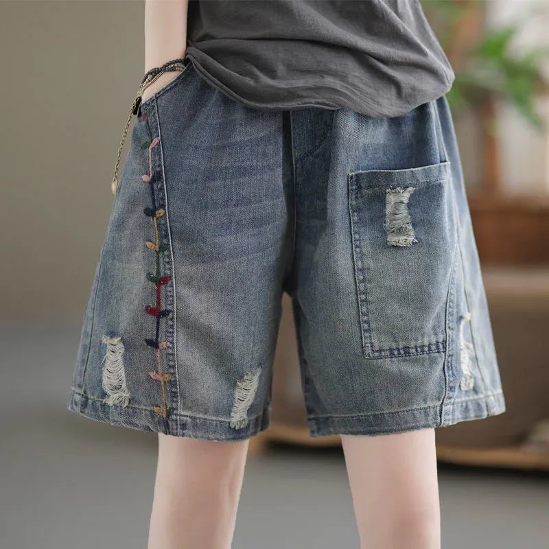 Quần Short Denim Ống Rộng Thêu Họa Tiết Thiết Kế Rách Thời Trang Mùa Hè Hàng Mới Cho Nữ 2022