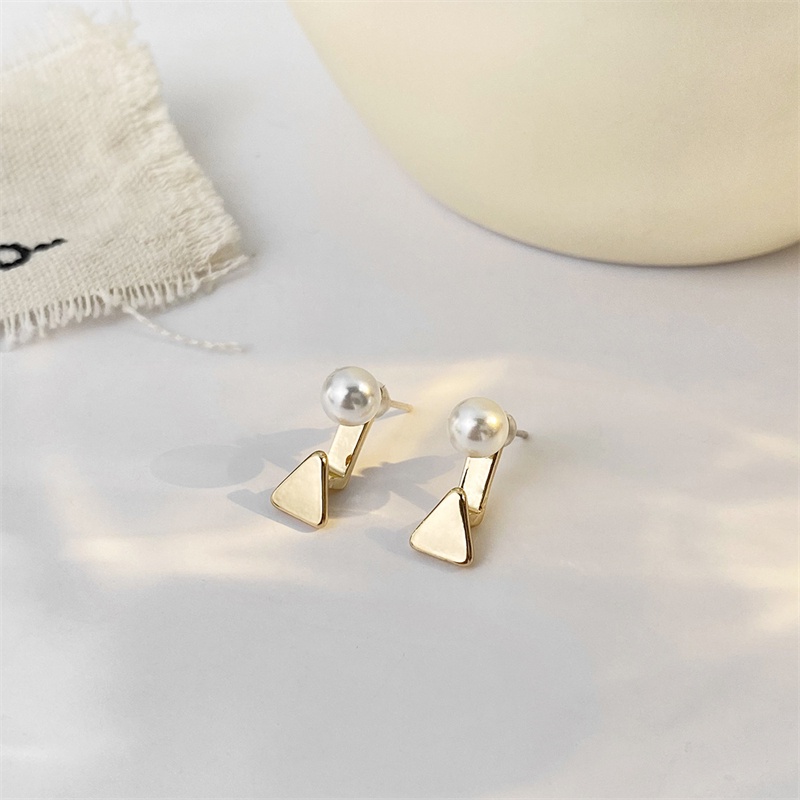 Bông Tai Mạ Bạc 925 Hình Tam Giác Đính Ngọc Trai Cao Cấp F668