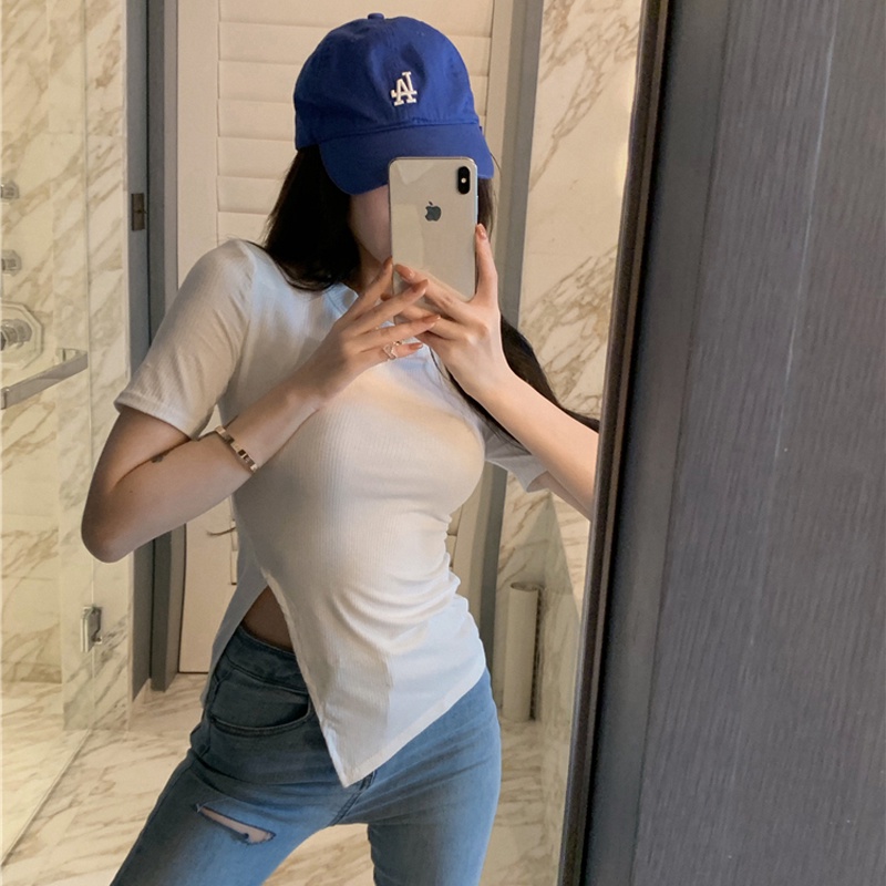 QKOOLE Áo thun  tay ngắn thiết kế xẻ tà độc đáo phong cách Hàn Quốc cho nữ