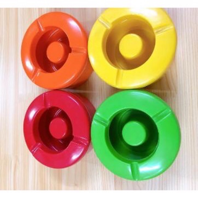 Gạt tàn thuốc nhựa