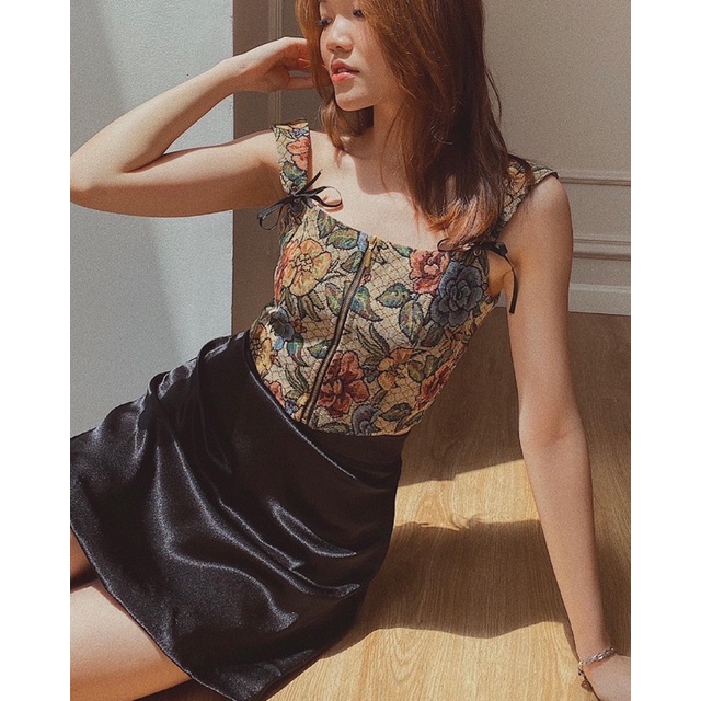 Áo croptop hoa hai dây REVER CLOTHINGS Layla Top