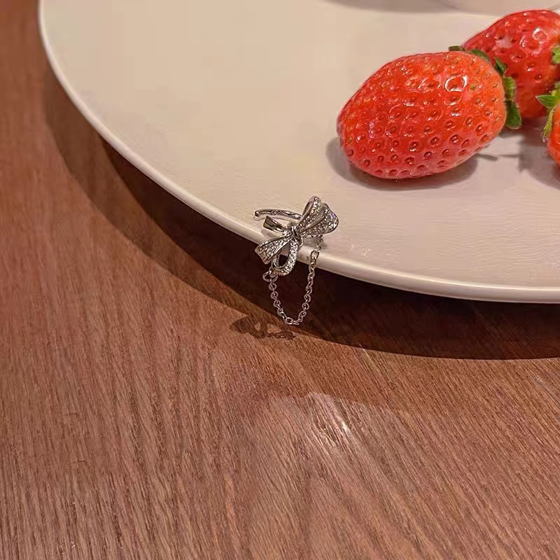 Khuyên Tai Dạng Kẹp Hình Nơ Tua Rua Màu Bạc Đính Đá zircon Thời Trang Xu Hướng Hàn Quốc Dành Cho Bạn Nữ