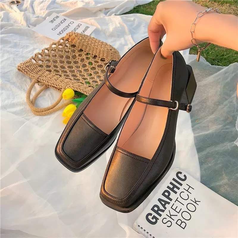 Giày Mary Jane mũi vuông