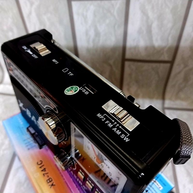 Radio WAXIBA XB-741C Có Đồng Hồ Xem Giờ