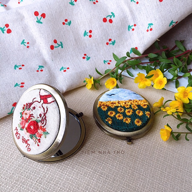 Gương cầm tay thêu handmade