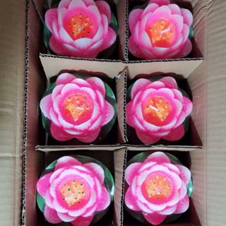 Nến hoa sen thắp hương Tết