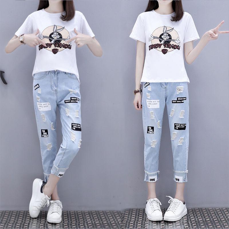 Bộ áo thun tay ngắn + quần jean nữ thiết kế xinh xắn trẻ trung