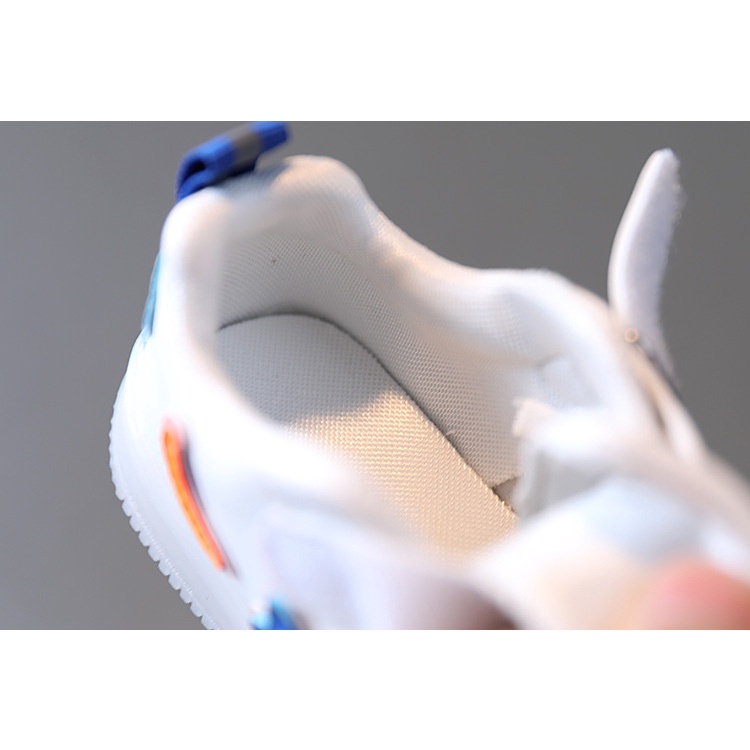 Giày Thể Thao Đế Mềm Siêu Nhẹ Thoáng Khí Có Đèn LED Thời Trang Hàn Quốc Cho Trẻ Em