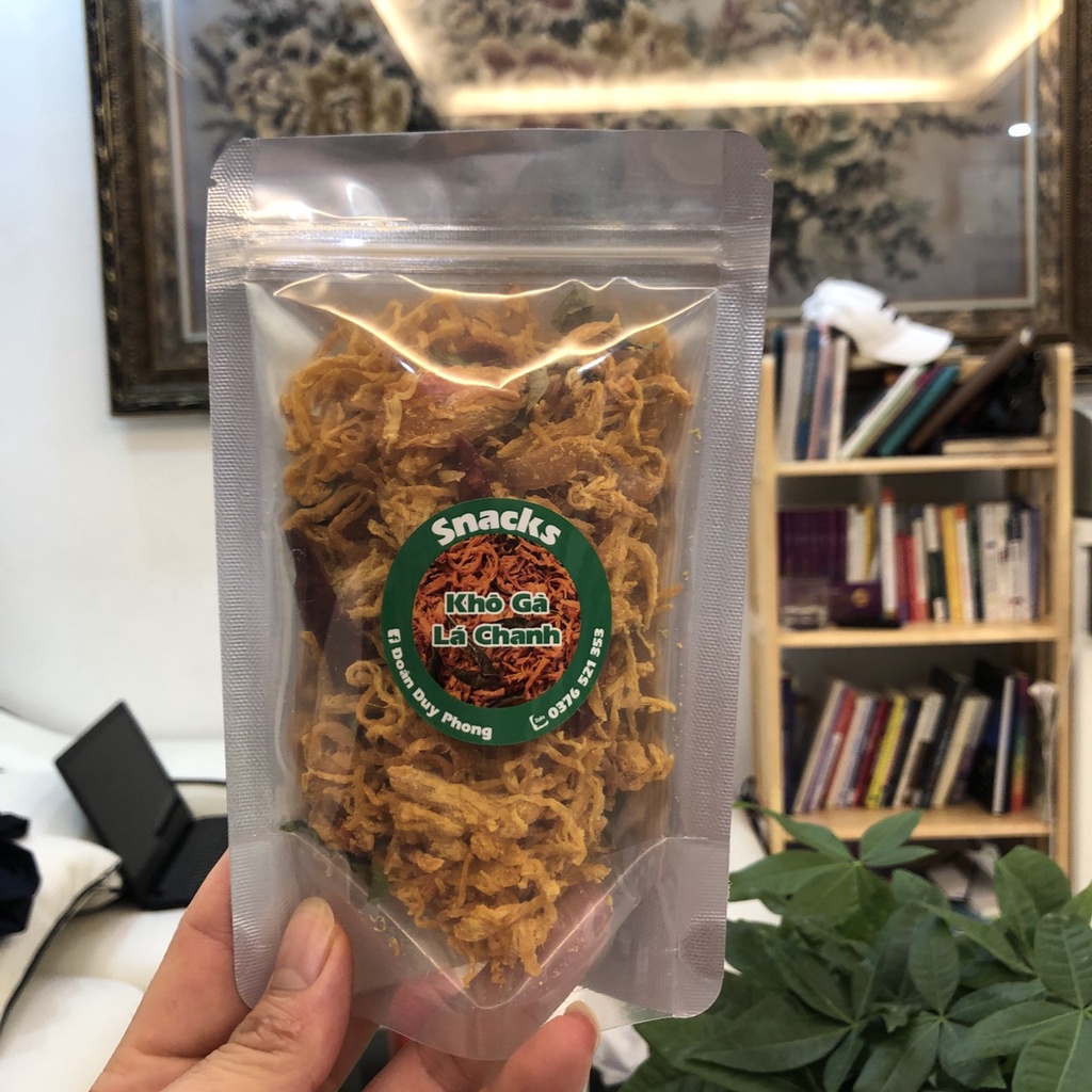 Khô gà lá chanh bơ tỏi xé cay ngon chuẩn vị Đồ ăn vặt Mr Benz ăn là mê 100gr | BigBuy360 - bigbuy360.vn