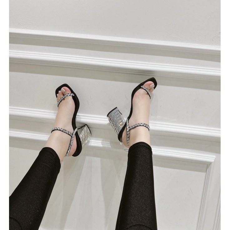 HÀNG VỀ!!!Sandal prada gót bạc quai đá trắng FULLBOX